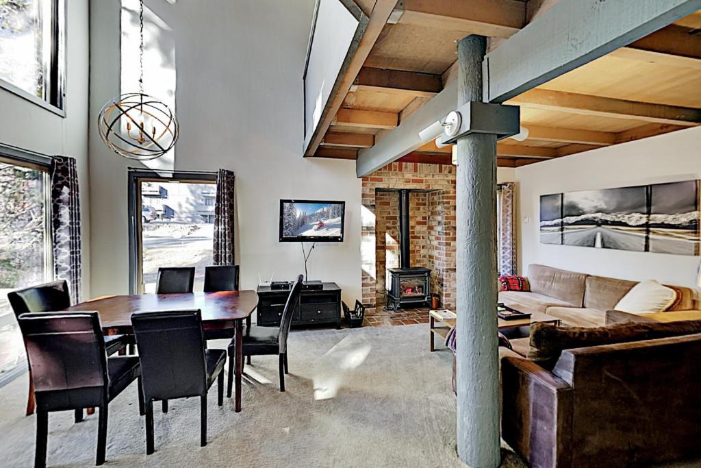 Truckee House | Tahoe Donner Golf Club Condo