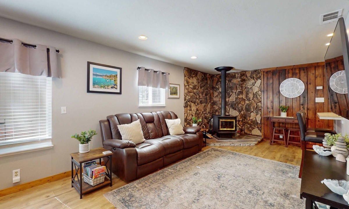 North Upper Truckee House | Tahoe Getaway: Spacious Deck, Fireplace & Family-Friendly
