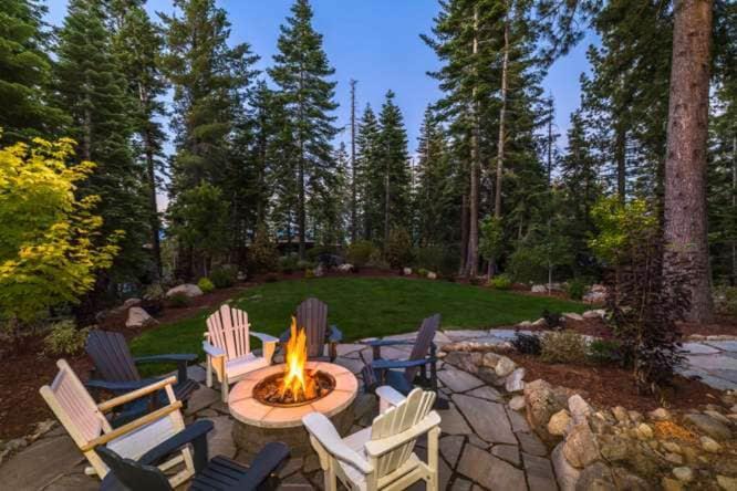 Chamberlands House | Tahoe Group Oasis | 5BR, EV Charger & Fast Wifi