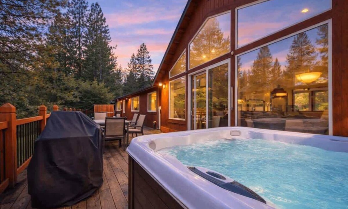 North Upper Truckee Cabin | Tahoe Home Base: Hot Tub, Pool Table, Fireplaces