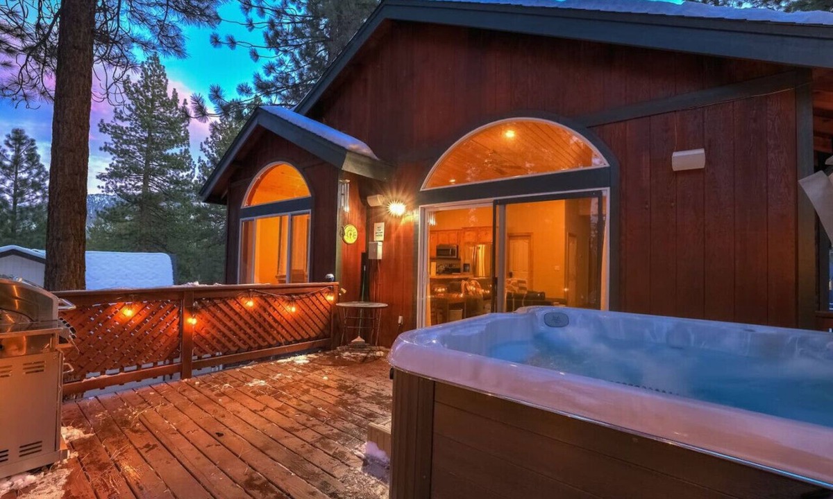 Pioneer Trail House | Tahoe Tranquility - Dogs + Hot tub + Ping Pong