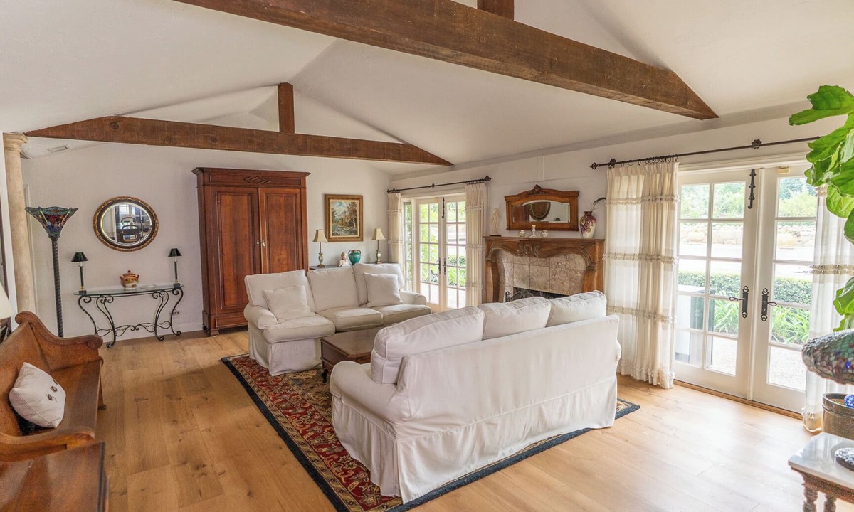 Goleta House | Terrific 4-bedroom Estate Retreat in quaint Goleta perfect for families