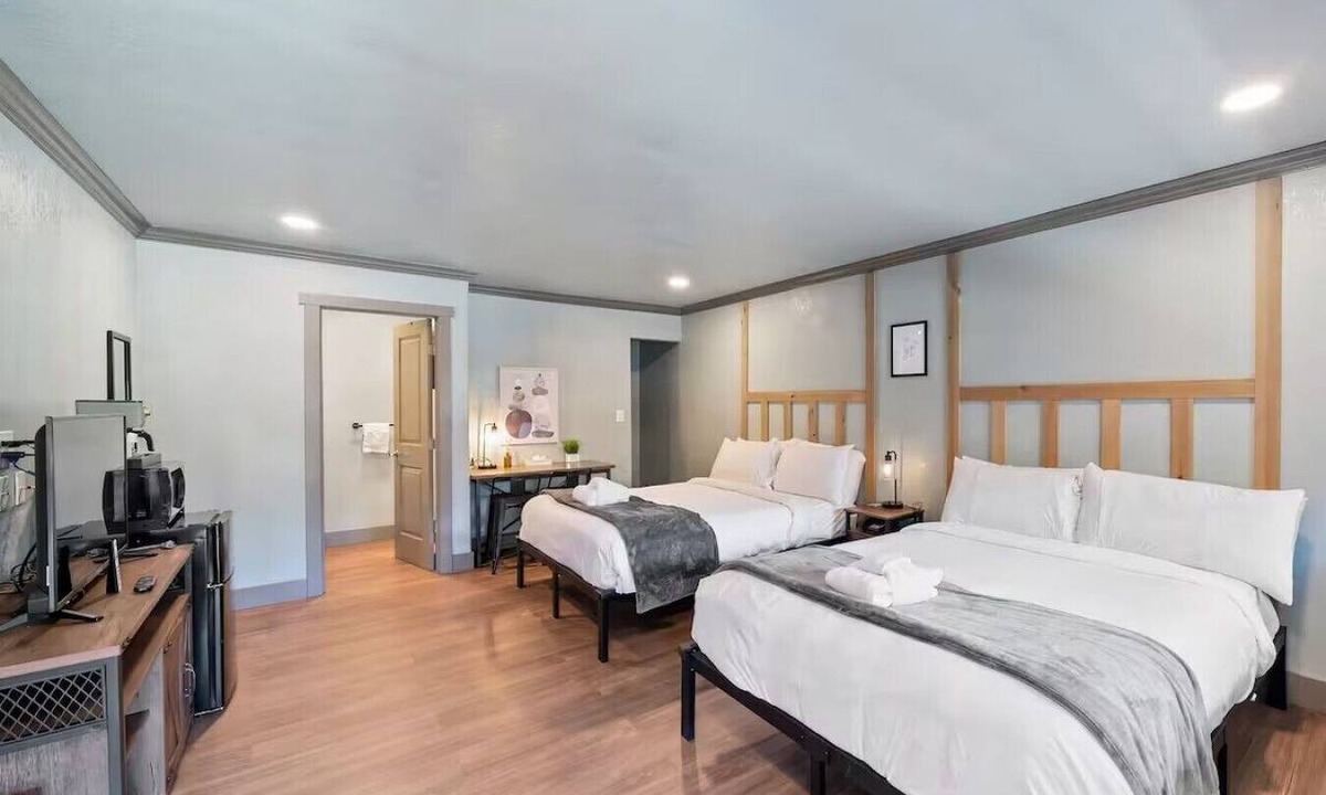 Lakeside Park Cabin | The Aspen Double Queen