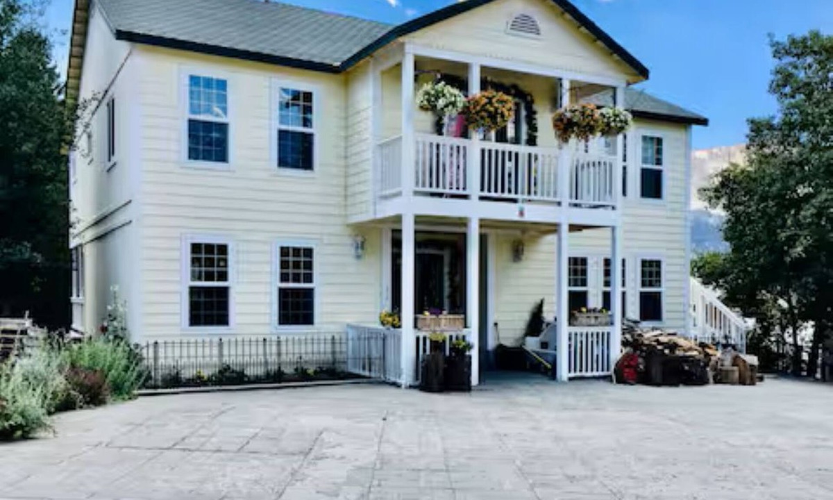 June Lake House | The Big Yellow House