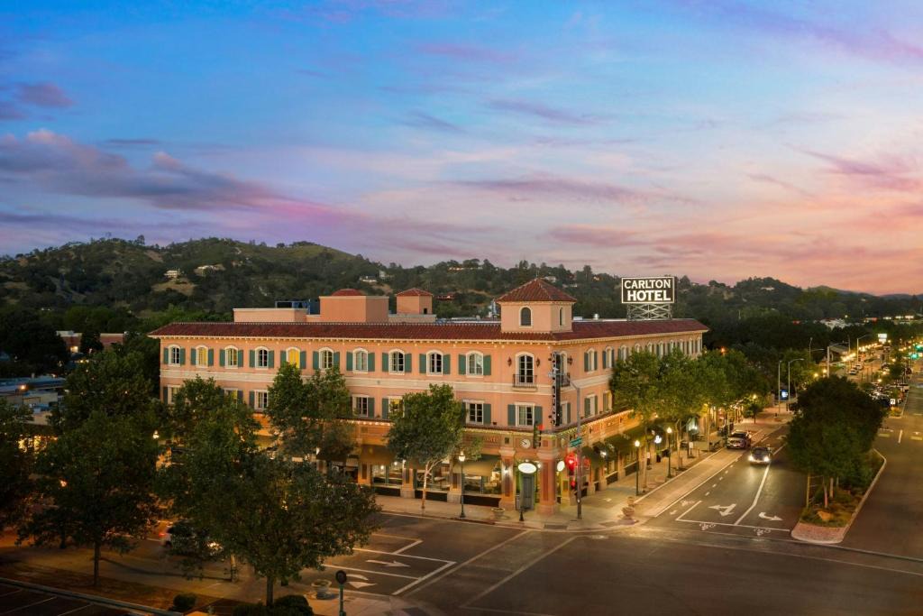 Atascadero Hotel | The Carlton Hotel, Atascadero Paso Robles, a Tribute Portfolio Hotel