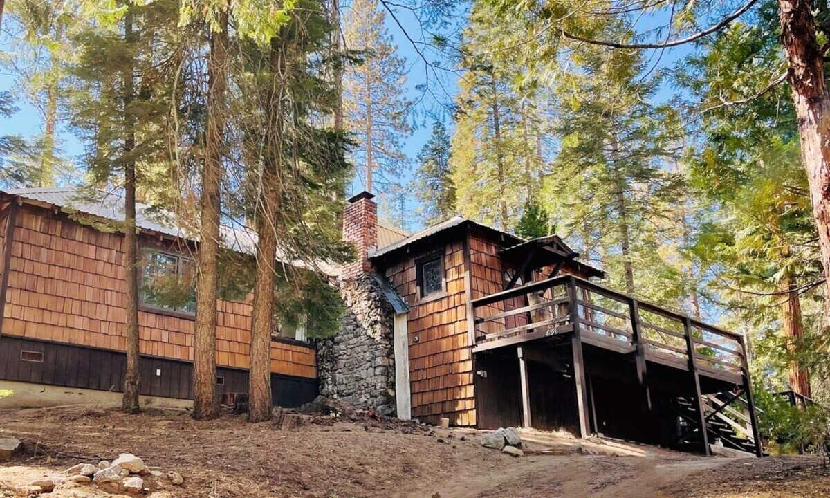 West Village Cabin | The Cedar House ~ Prime Spot + Kayaks & Cool AC