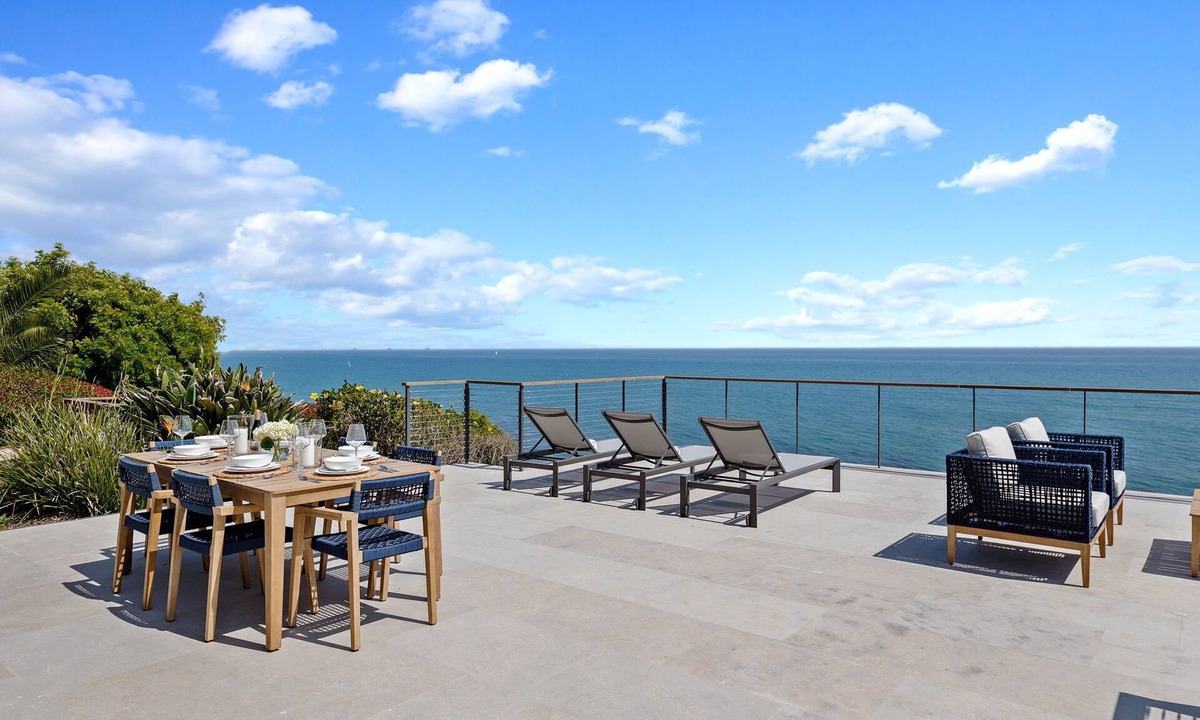 The Mesa House | The Cliff - 80' of Prime Bluff Oceanfront