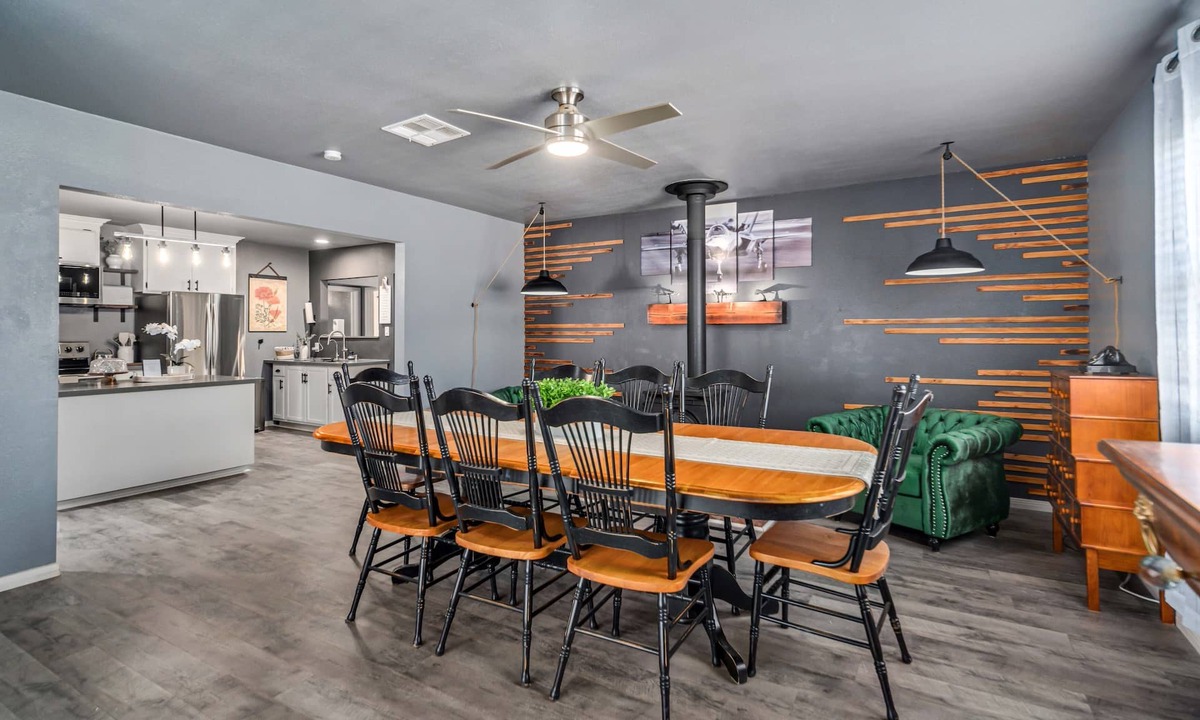 Quartz Hill House | The Farmhouse in Quartz Hill Full RV Hookups Secure Gated Lot