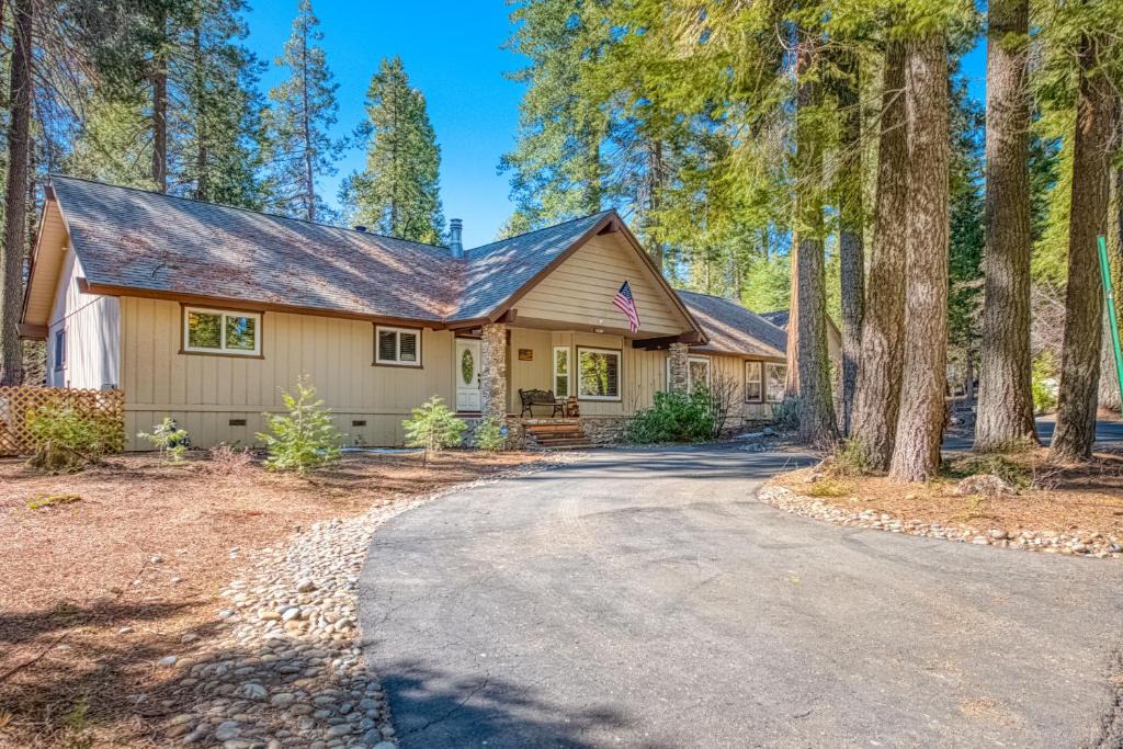Shaver Lake House | The Gathering Place