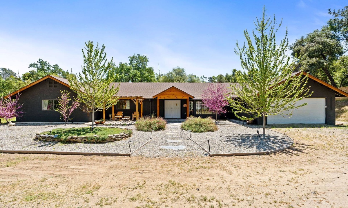Mariposa Cabin | The Hangout House! Pool Spa BBQ Game Zone