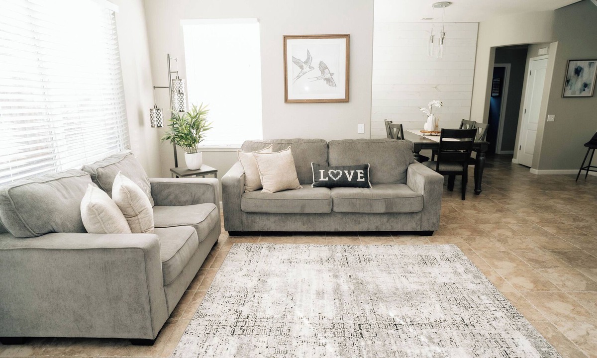 Stanislaus County House | The Ivory House - Spacious Modern Home