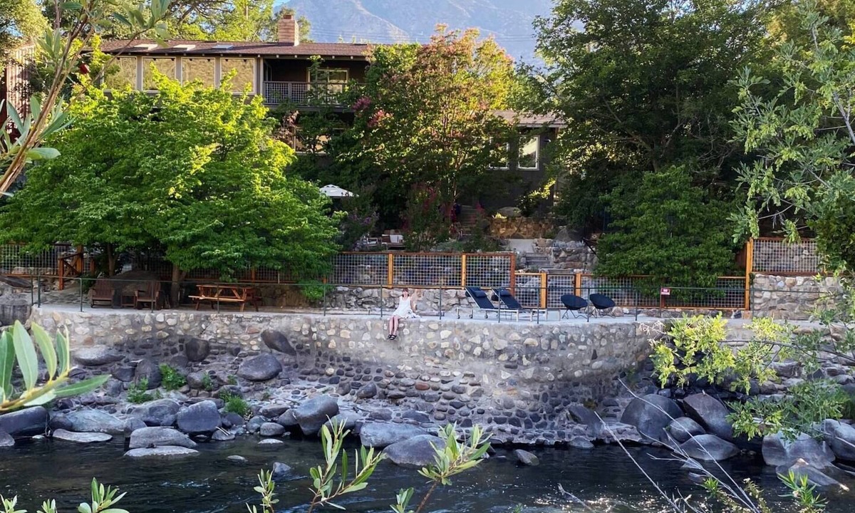 Kernville House | The Kern River House: River's Edge Cottage Private Waterfront Fireplace Dog OK