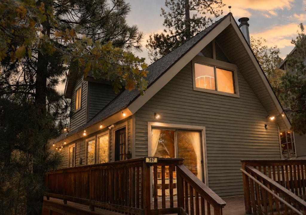 Big Bear Lake Ski Chalet | The Lounging Lodge near the Village!