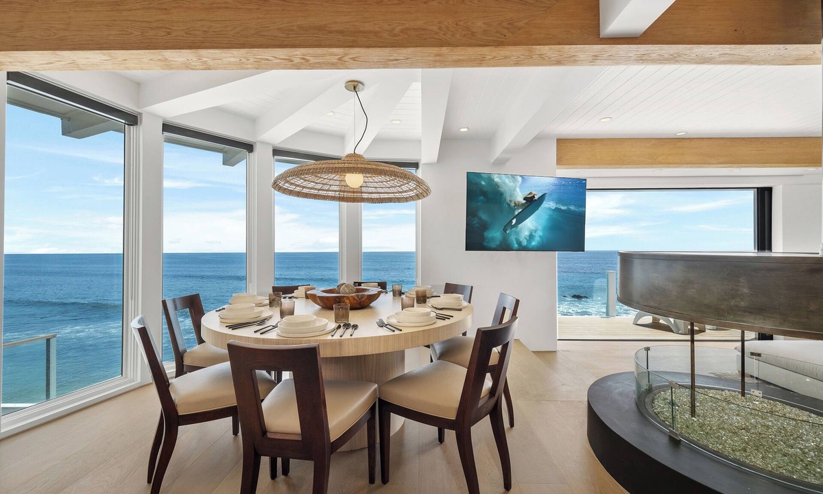 Eastern Malibu House | The Malibu Rd Tree House l Beachfront & Central