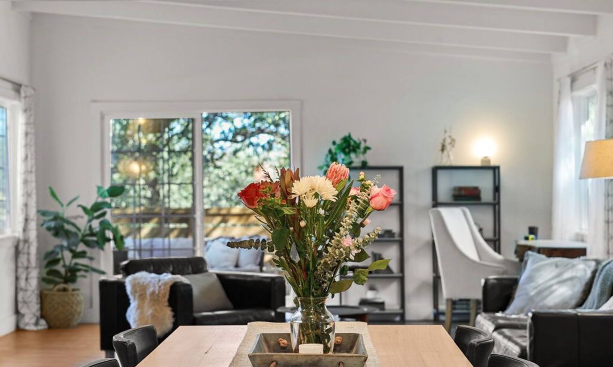 Redding House | The Mesa Loft : Central, Cozy, Bright
