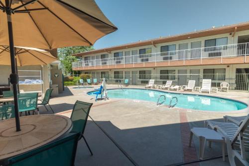 Oakhurst Hotel | The Oakhurst Inn at Yosemite