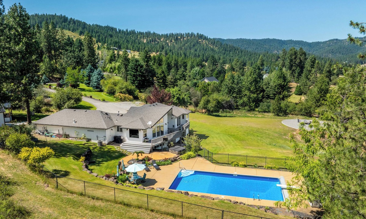 Mica House | The Oasis: Private 5-Acre Resort w/Heated Pool, Hot Tub & 4 King Suites