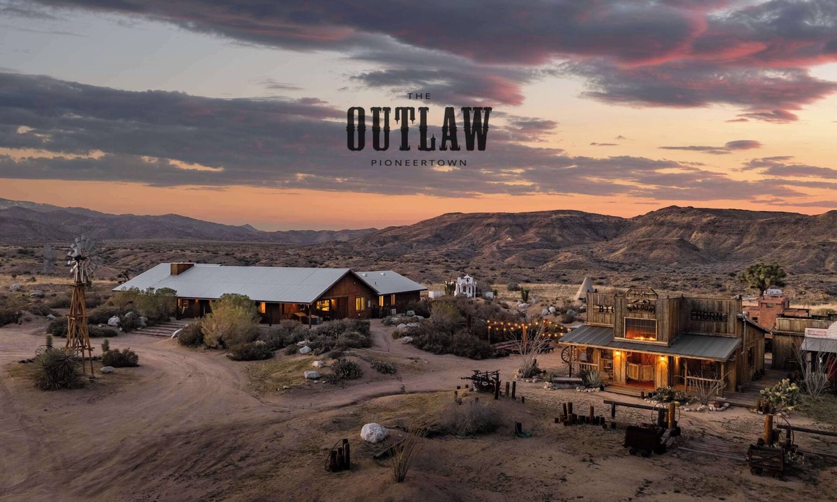 Pioneertown House | The Outlaw Ft. on Netflix, Western Town w Saloon