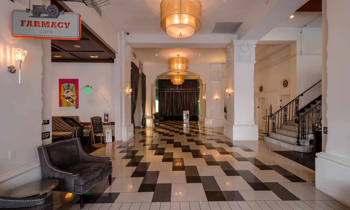 Downtown Hotel | The Padre Hotel