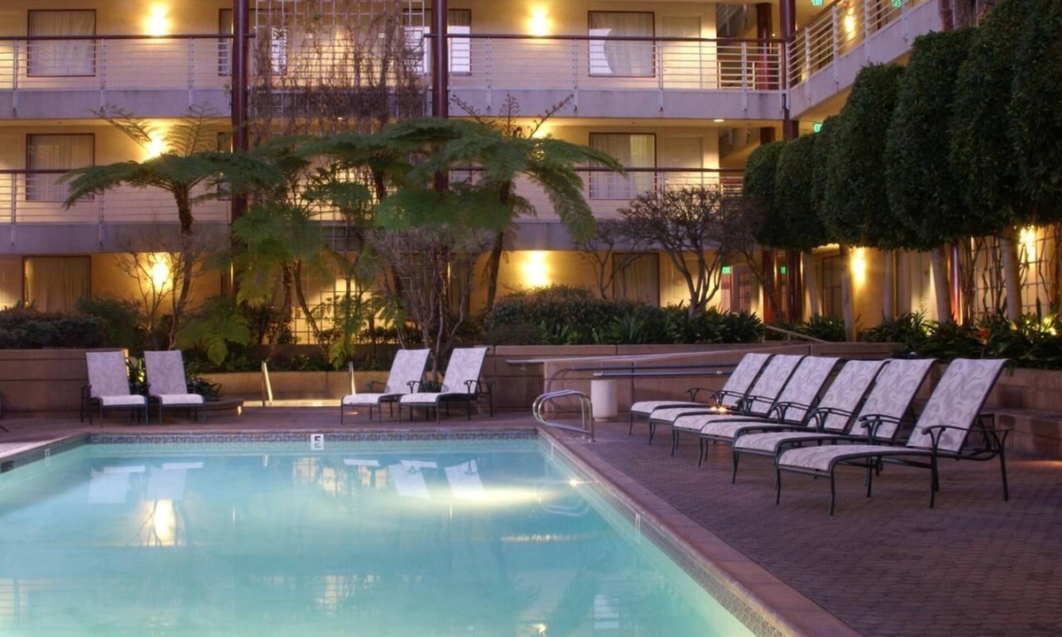 Cupertino Hotel | The Perfect Cupertino Stay | Pool Access, Free Breakfast, Pets Are Welcome!