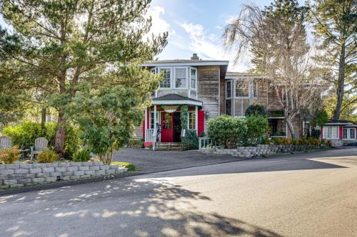 Lodge Hill House | 'The Pickford House' - Luxury Central Coast Stay!