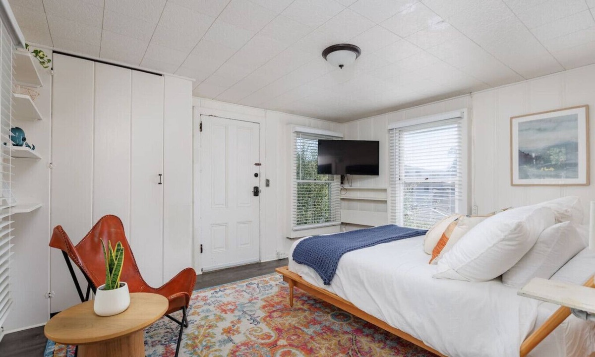 Avila Beach Apartment | The Pine House | Pet Friendly with Balcony Views