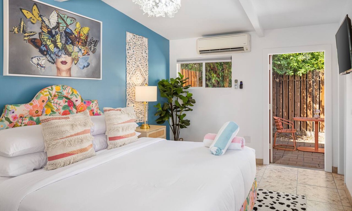Warm Sands Hotel | The Taylor Suite · Dog-Friendly Yard, Palm Springs