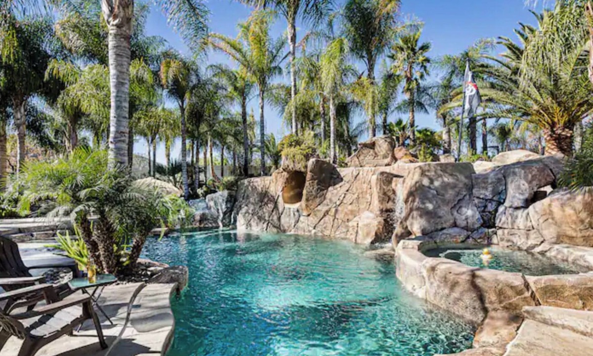 Menifee House | The Tiki Palm Oasis Pool, Waterfall & Slide, Gorgeous 4bedroom house in Menifee