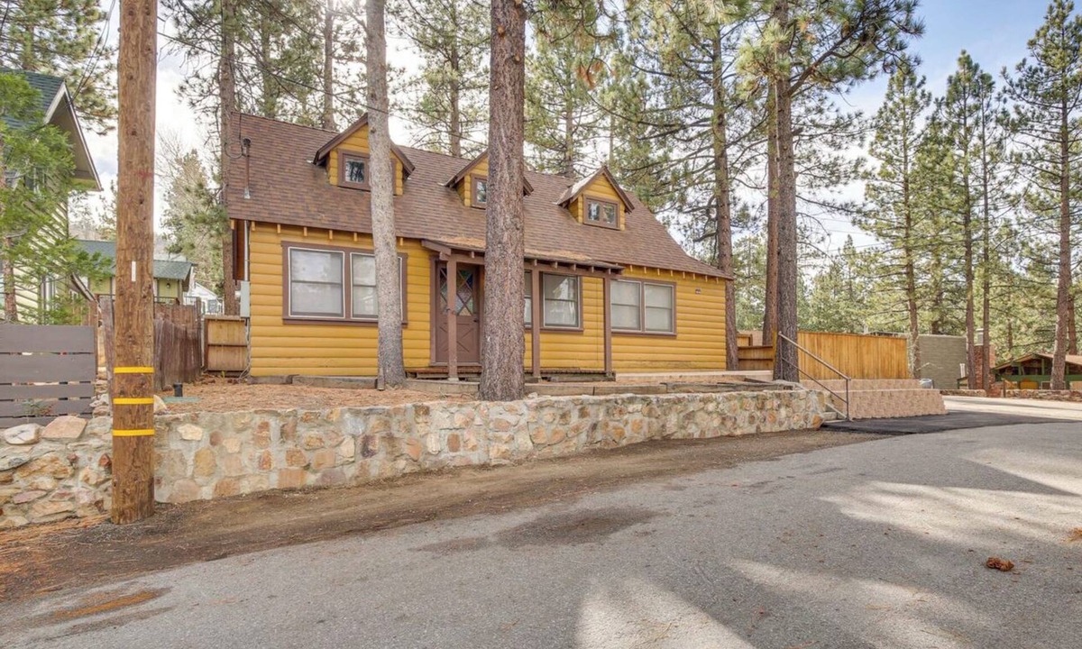Big Bear Lake Cabin | The Twin Pines Chalet + 2 min to Village + BBQ