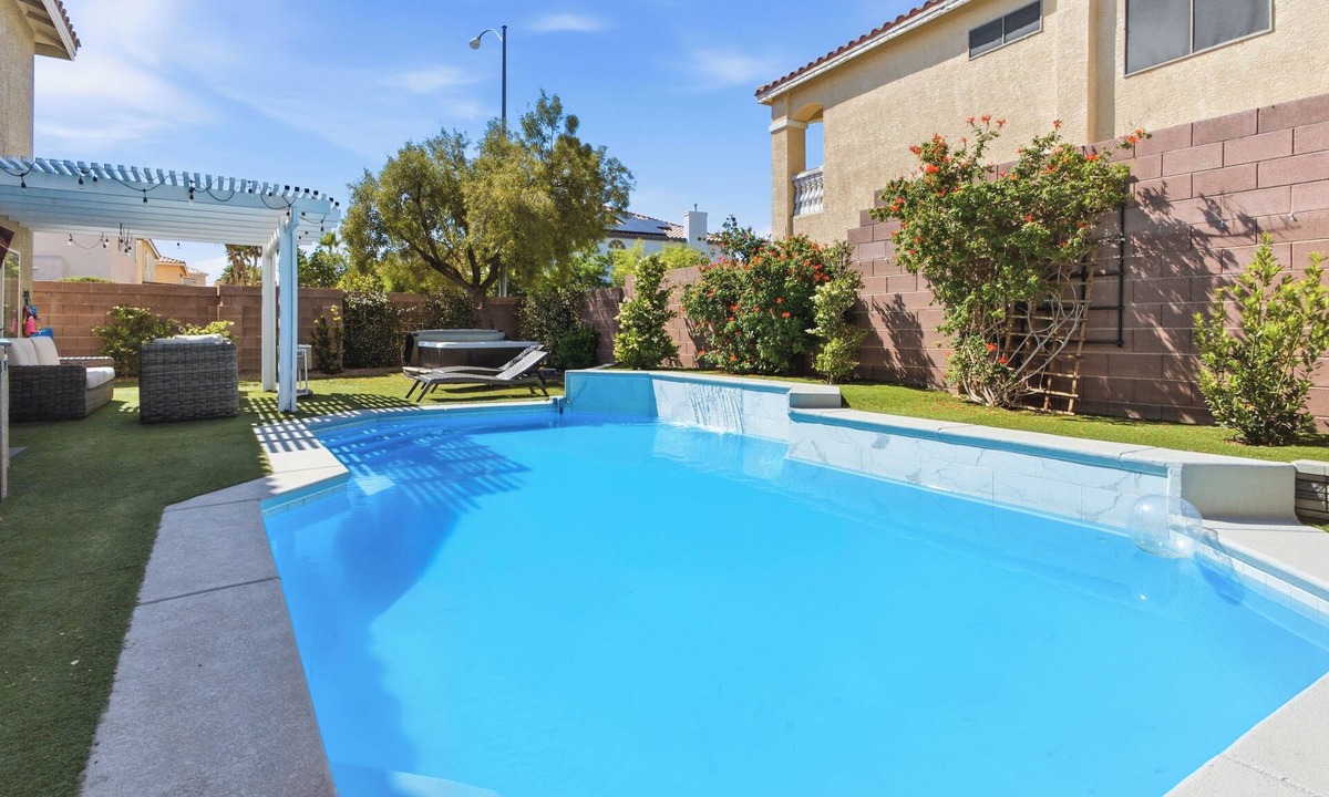 Enterprise House | The Vegas Villa, Entire Home in Las Vegas, Nevada
