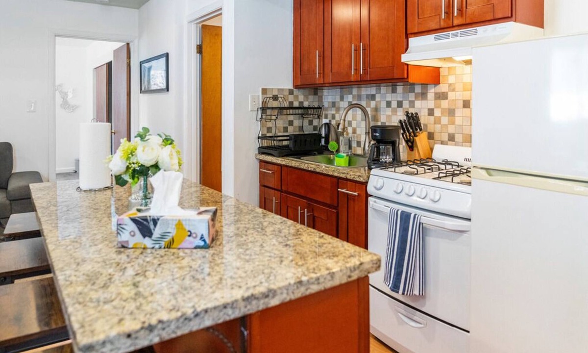 Oakland Apartment | This apartment is a 1 bedroom(s), 1 bathrooms, located in Oakland, CA.