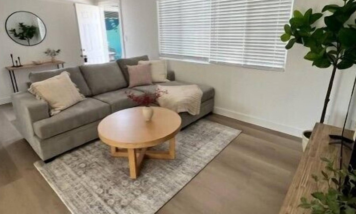 Napa Cottage | This beautiful furnished home is located in the desirable Alphabet St area