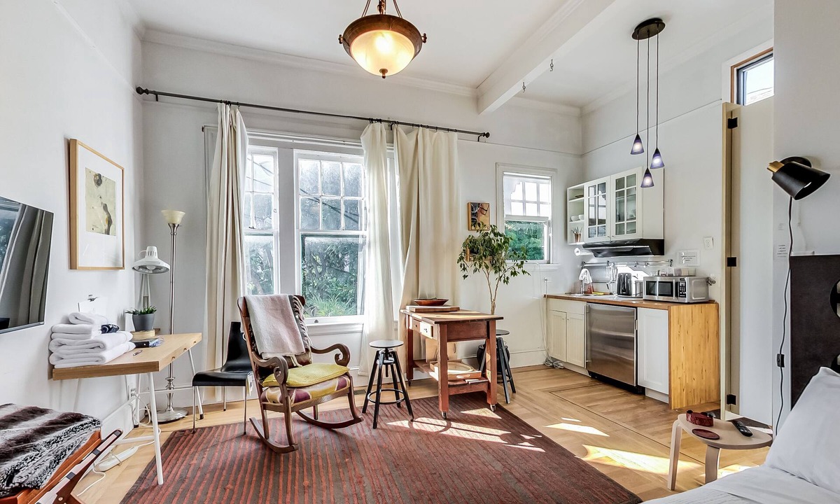 Mission District Apartment | This guest suite is a 0 bedroom(s), 1 bathrooms, located in San Francisco, CA.