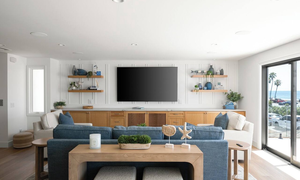 Corona del Mar House | This house is a 4 bedroom(s), 4 bathrooms, located in Newport Beach, CA.