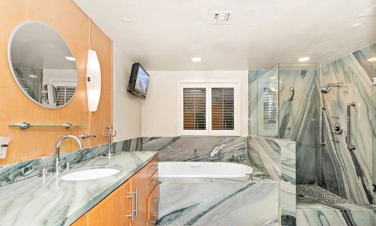 Ocean Park Apartment | Three Bedroom Oceanfront Condominium with Panoramic Views