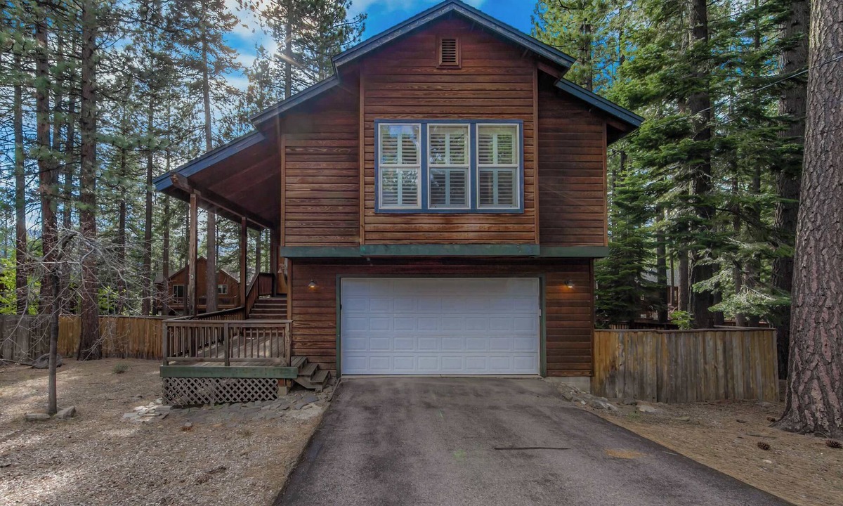 Country Club Estates House | Thunderbird Nest Hot Tub EV charger