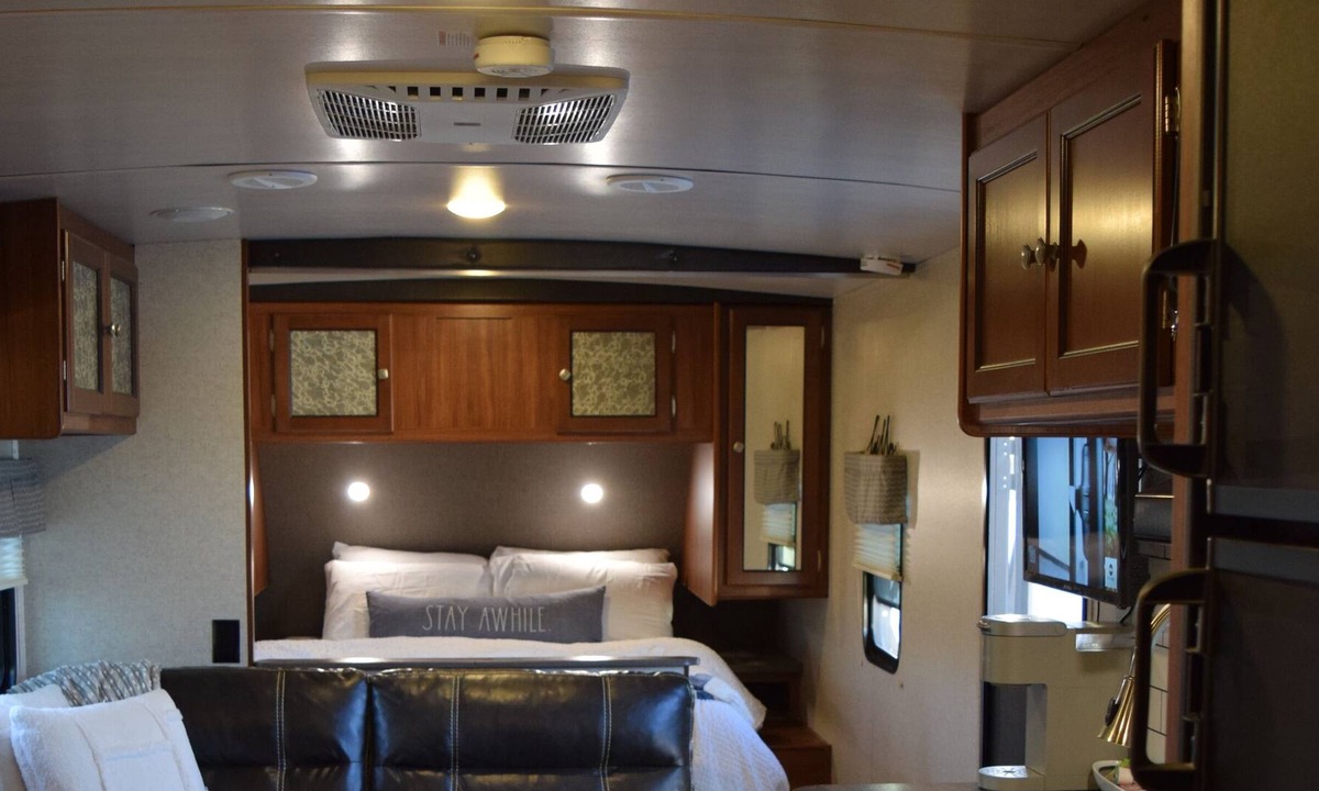Madera House | Tiny Home Camper w/ Private Patio near Yosemite, Lakes and Casinos