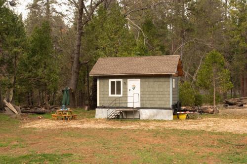 Groveland House | Tiny one house at Yosemite Gateway