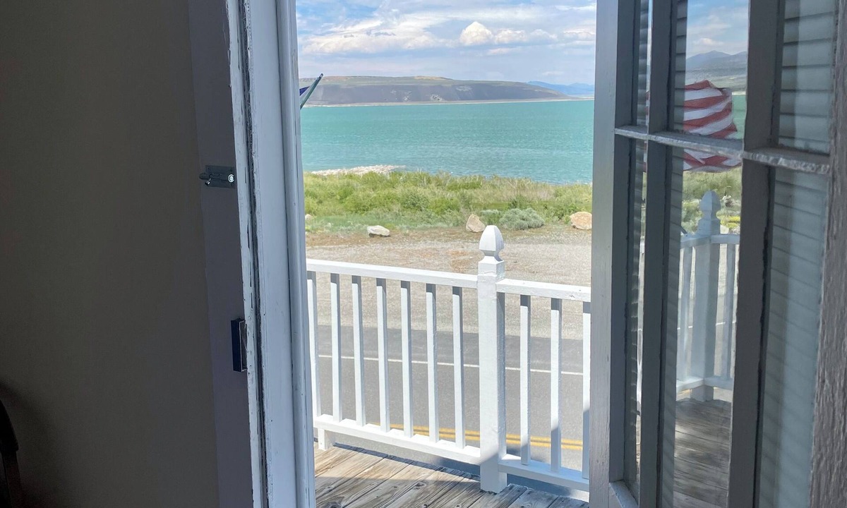 Lee Vining Cabin | Tioga Lodge At Mono Lake