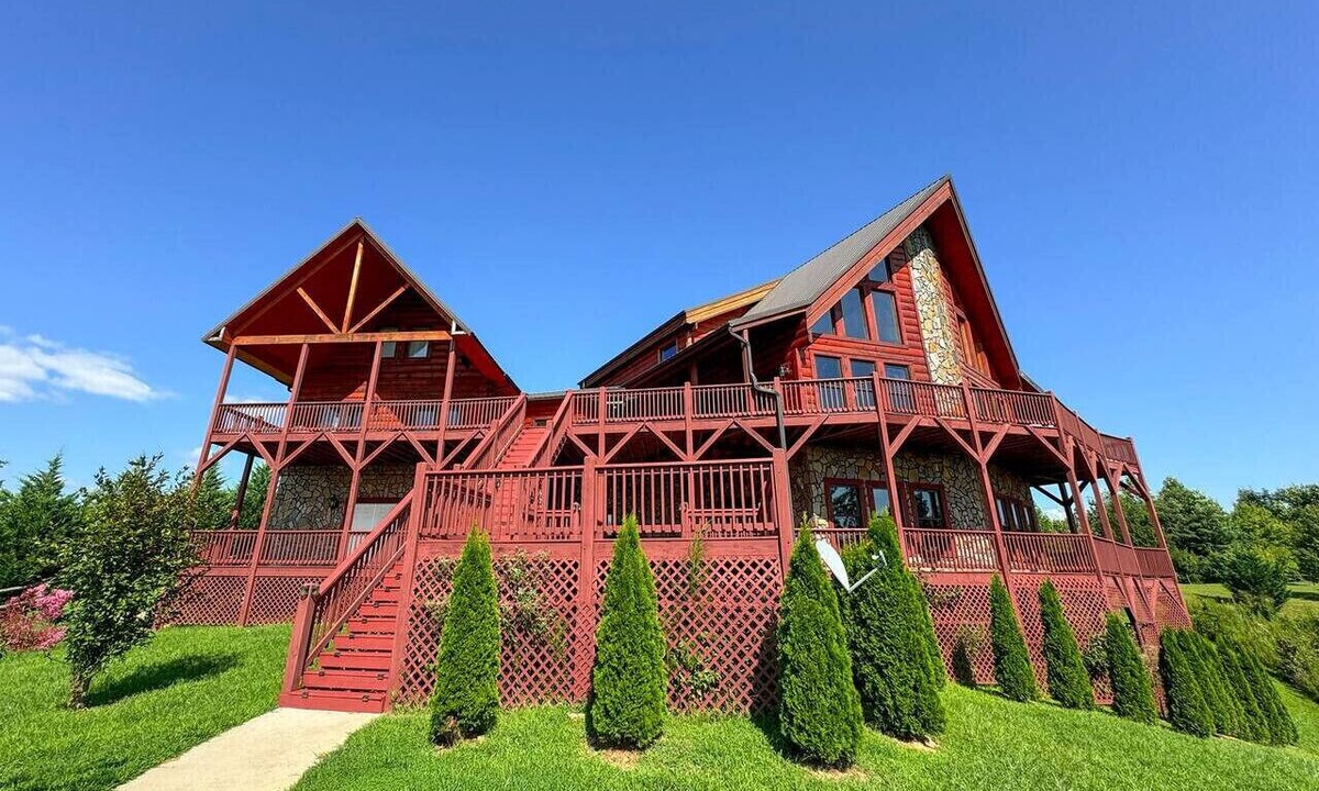 Dobson Cabin | Top Rated Mountain Cabin- 6 rooms w/outdoor living