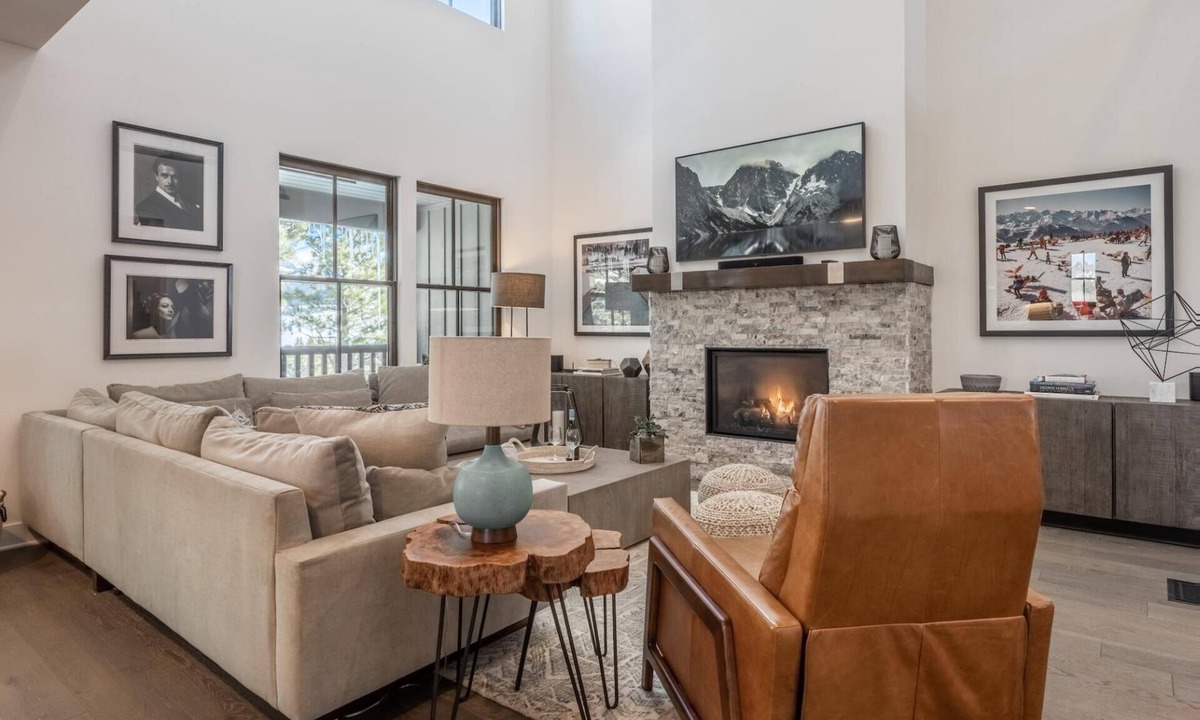 Mammoth Lakes House | Townhome with Private Deck! Mountain Views! Fireplace!