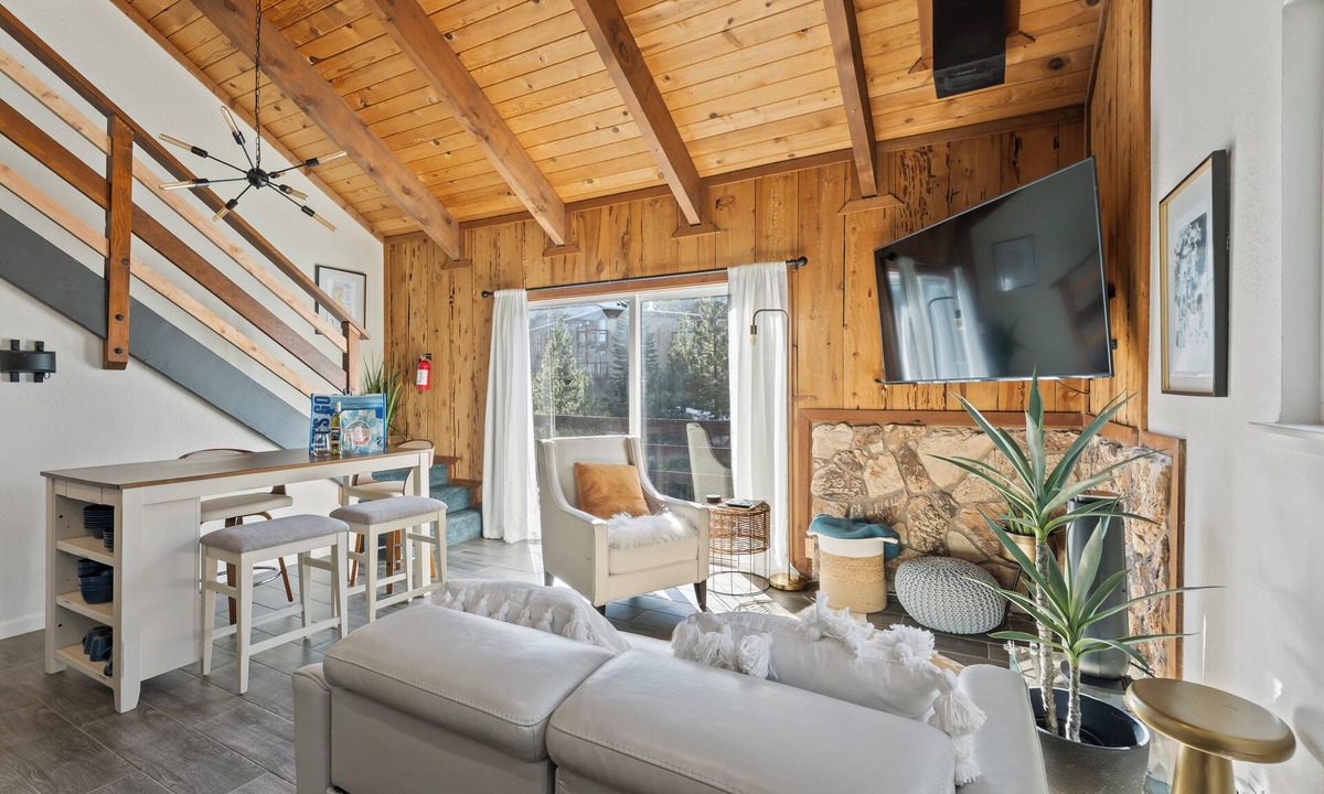 Tahoe Village House | Tramway Treat | Ski Heavenly | Mountain Views