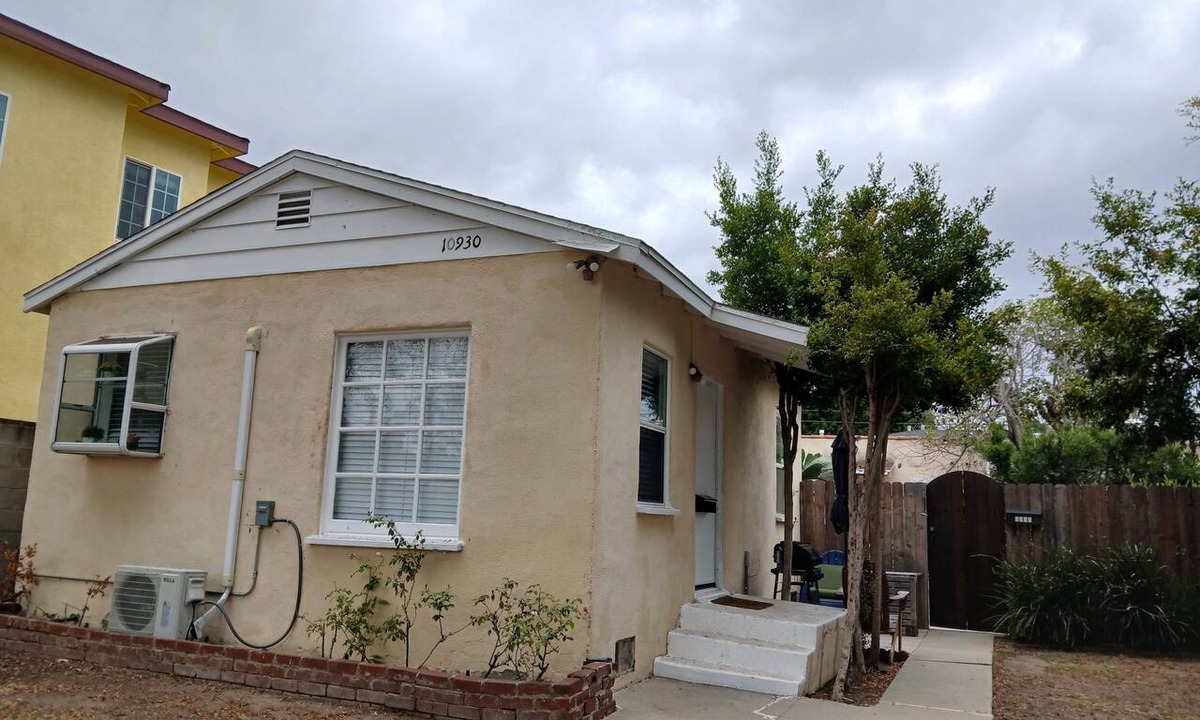 Clarkdale House | Tranquil 1-bedroom house in Culver City. Close to Beaches/UCLA/entertainments.