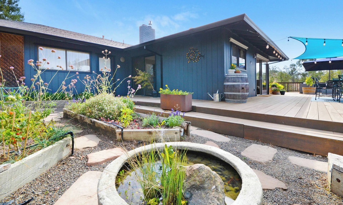 Santa Rosa House | Tranquil 3-bedroom house with AC and vineyard views.
