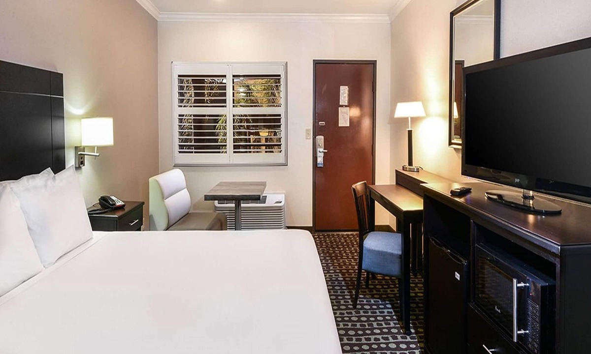 Commerce Hotel | Travelodge by Wyndham Commerce Los Angeles Area