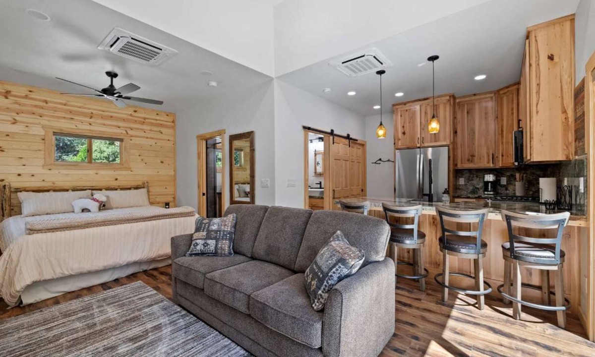 Mono Vista Apartment | Tree House - Perfect for a Romantic Getaway