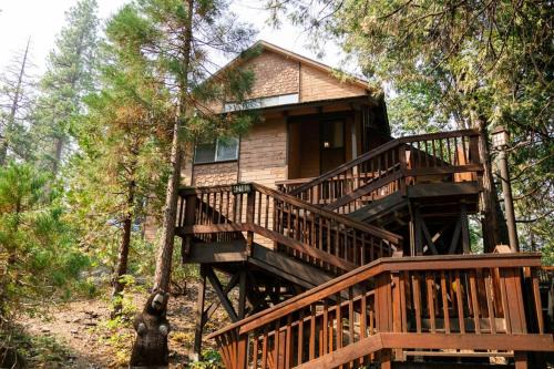 Sierra Cedars House | Treehouse Retreat Sleeps 10 Big Deck