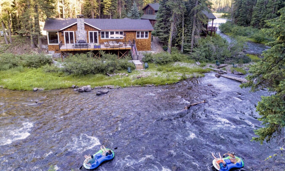 Tahoe City House | Truckee River House | Sleeps 10 | Min to Palisades