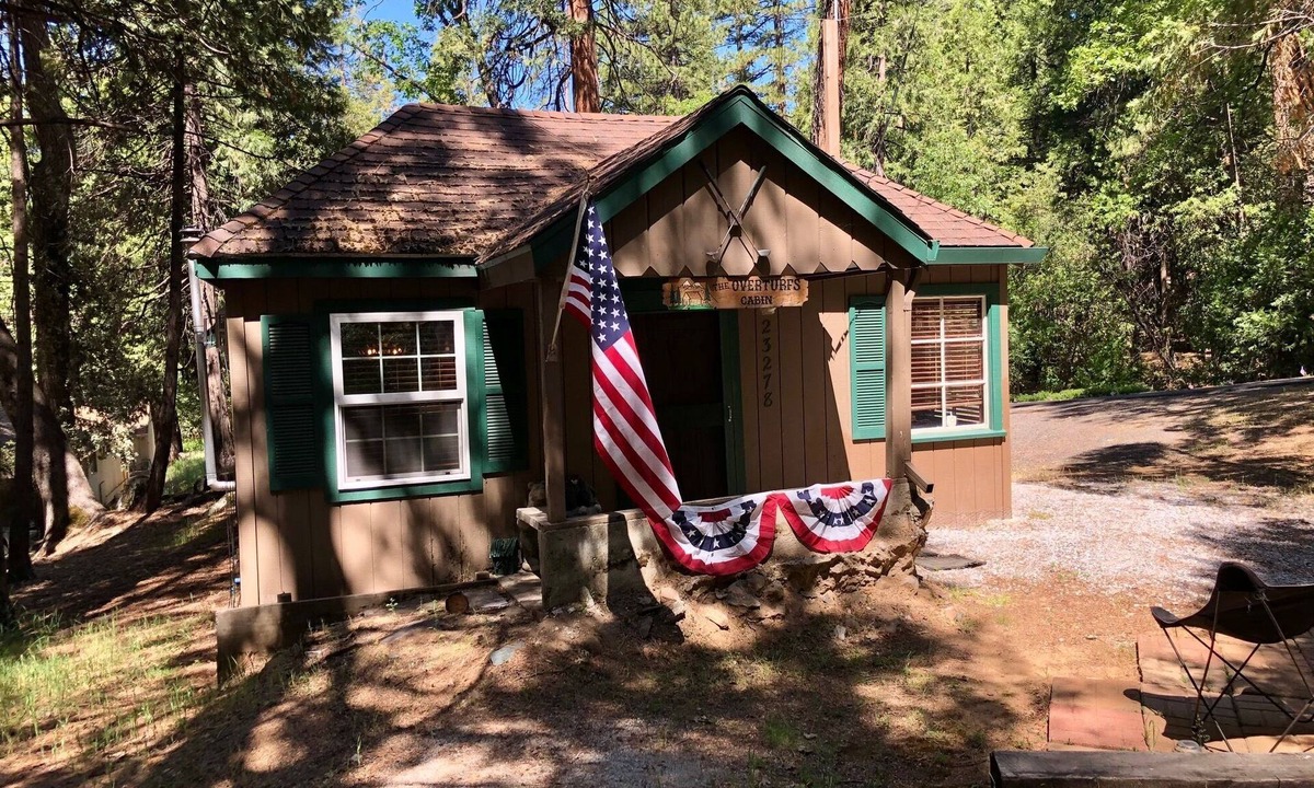 Twain Harte Cabin | Twain Harte CA Cute Cozy Cabin Sleeps 4, 1 Bedroom, Hot Tub.