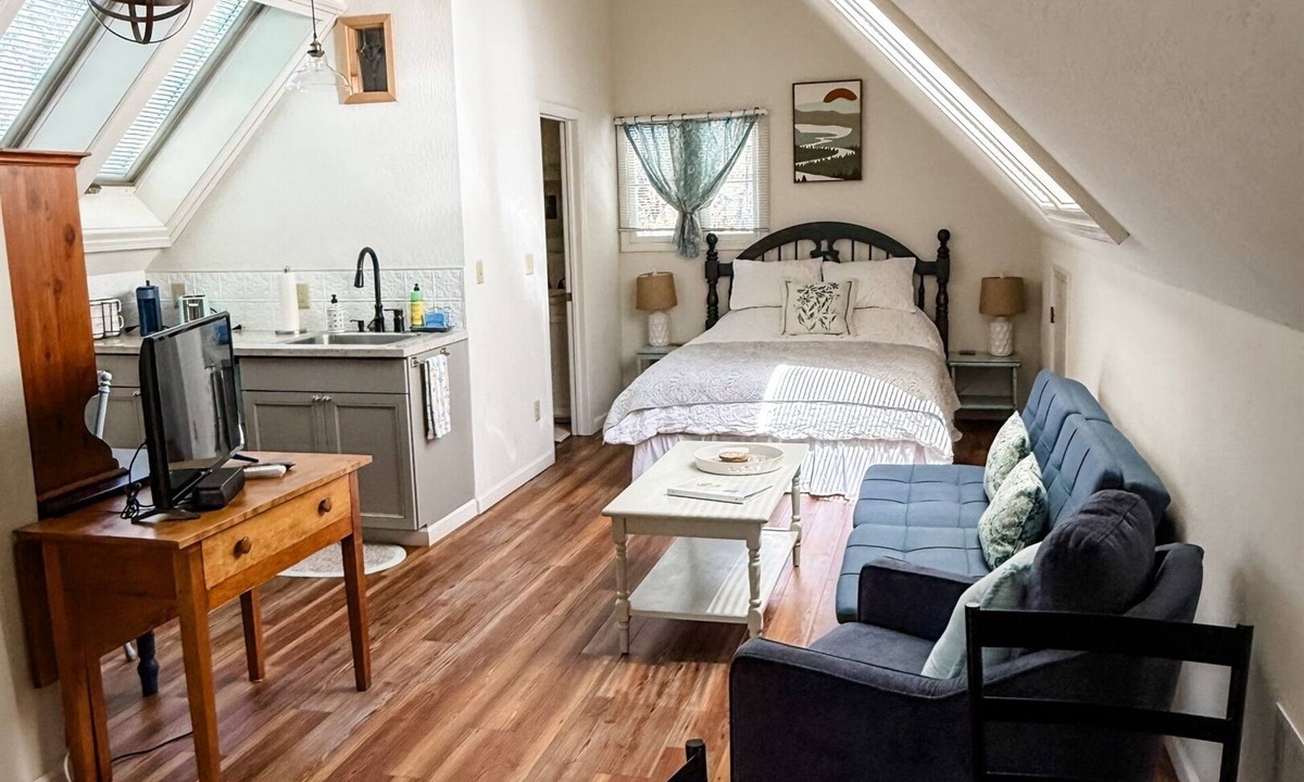 Twain Harte Apartment | Twain Harte Lake retreat w/summer lake access, walk to town, close to skiing